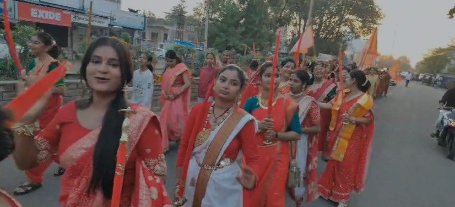 कोटा में दुर्गा रैली से दिया नारी शक्ति और आत्मरक्षा का संदेश, 131 महिलाओं-बेटियों को तलवार दीक्षा
