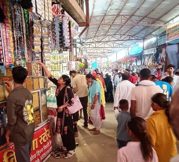 नवरात्र और दिवाली को लेकर खाद्य सुरक्षा दल मुस्तैद, बीजासन माता मंदिर परिसर में लिए नमूने