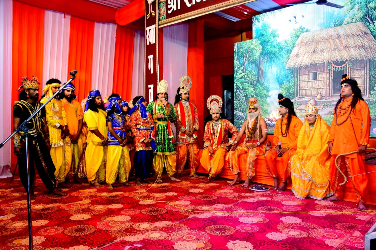 भरत ने सिर पर रखीं राम की खड़ाऊं, भावुक हुआ इटावा; सूर्पनखा की नाक छेदन और खर-दूषण वध का मंचन