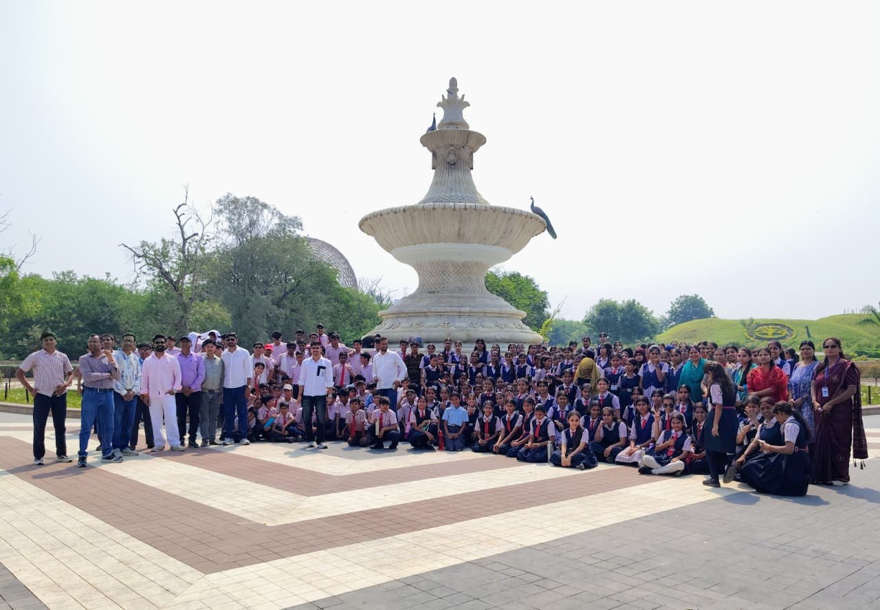 ऑक्सीजन पार्क और नागाजी बाग पहुंचे विद्यार्थी, प्रकृति के बीच सीखा पर्यावरण संरक्षण का पाठ