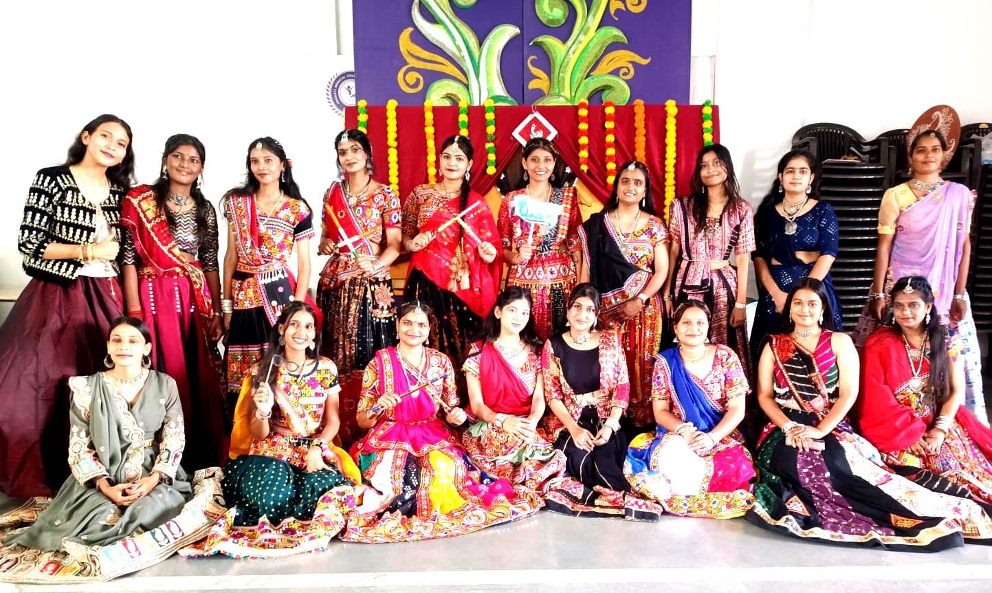प्रगति शिक्षक प्रशिक्षण महाविद्यालय में डांडिया उत्सव, छात्राध्यापिकाओं ने दी मनमोहक प्रस्तुतियां