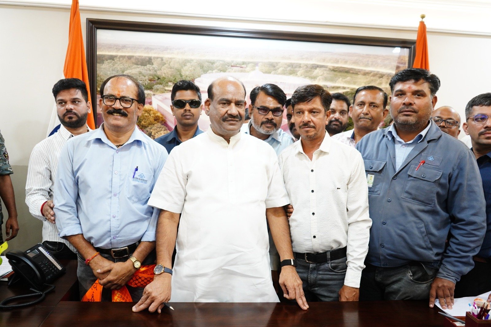 श्रीराम केमिकल श्रमिक संघ ने लोकसभा अध्यक्ष ओम बिरला को सौंपा ज्ञापन