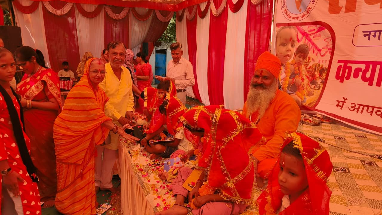 इटावा में 501 कन्याओं का सामूहिक पूजन