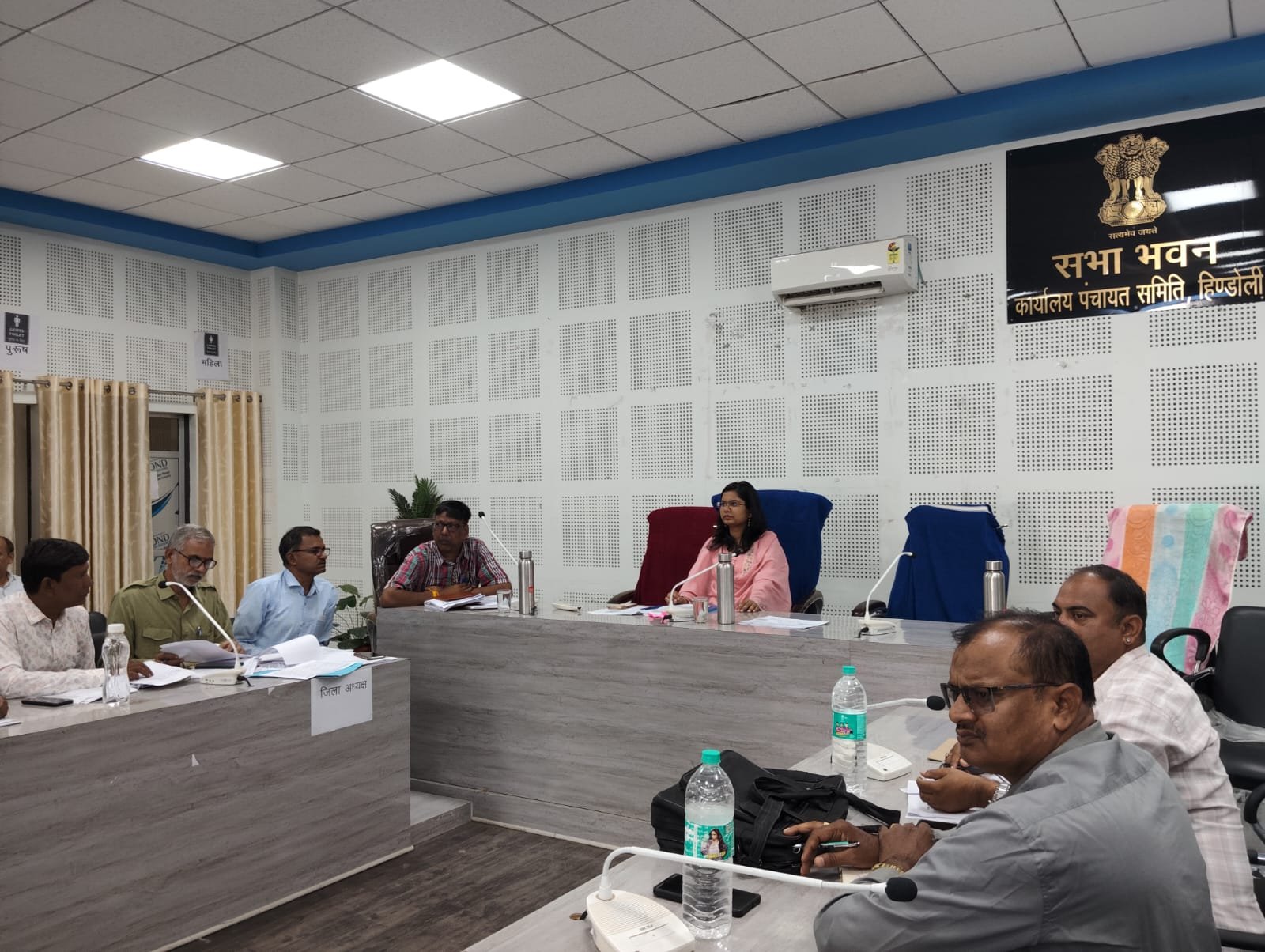योजनाओं की धीमी रफ्तार पर नजर, लंबित प्रकरण जल्द निपटाने के निर्देश