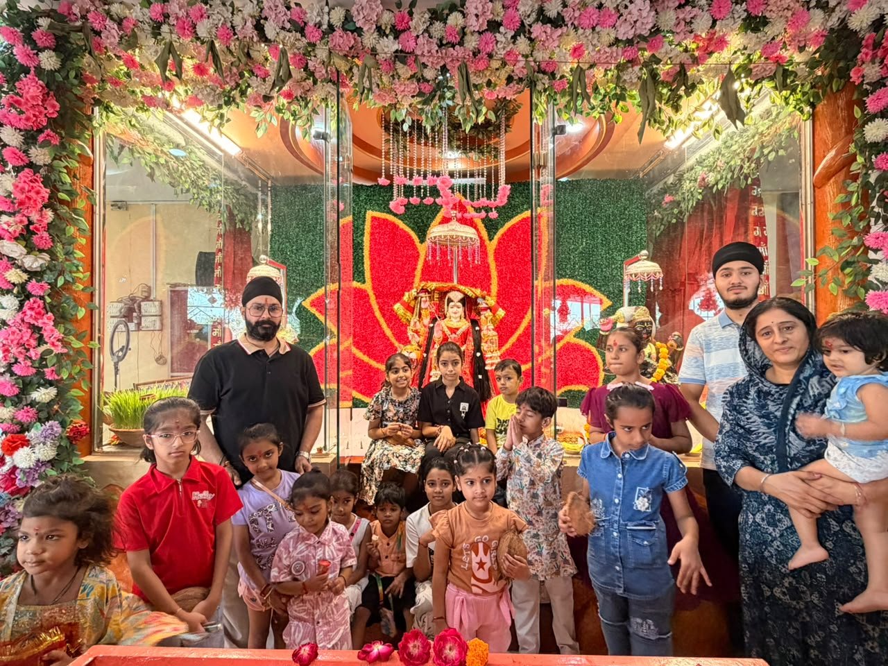 वैष्णो देवी ज्योति मंदिर में महाअष्टमी पर 56 भोग, कन्या पूजन और हवन