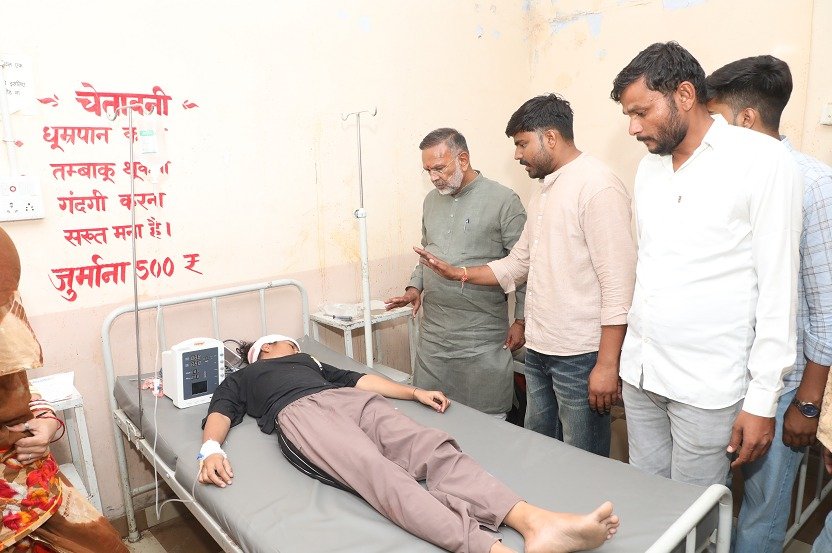 ताथेड़ डिपो के पास हादसा, ऊर्जा मंत्री हीरालाल नागर ने रुकवाया काफिला; घायलों को पहुंचाया अस्पताल