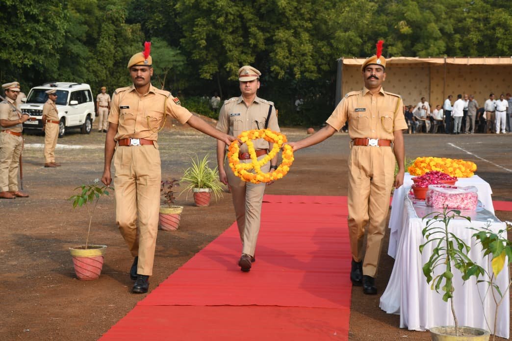 शहीद पुलिसकर्मियों को सलामी, झालावाड़ में अधिकारियों-जवानों ने किया रक्तदान