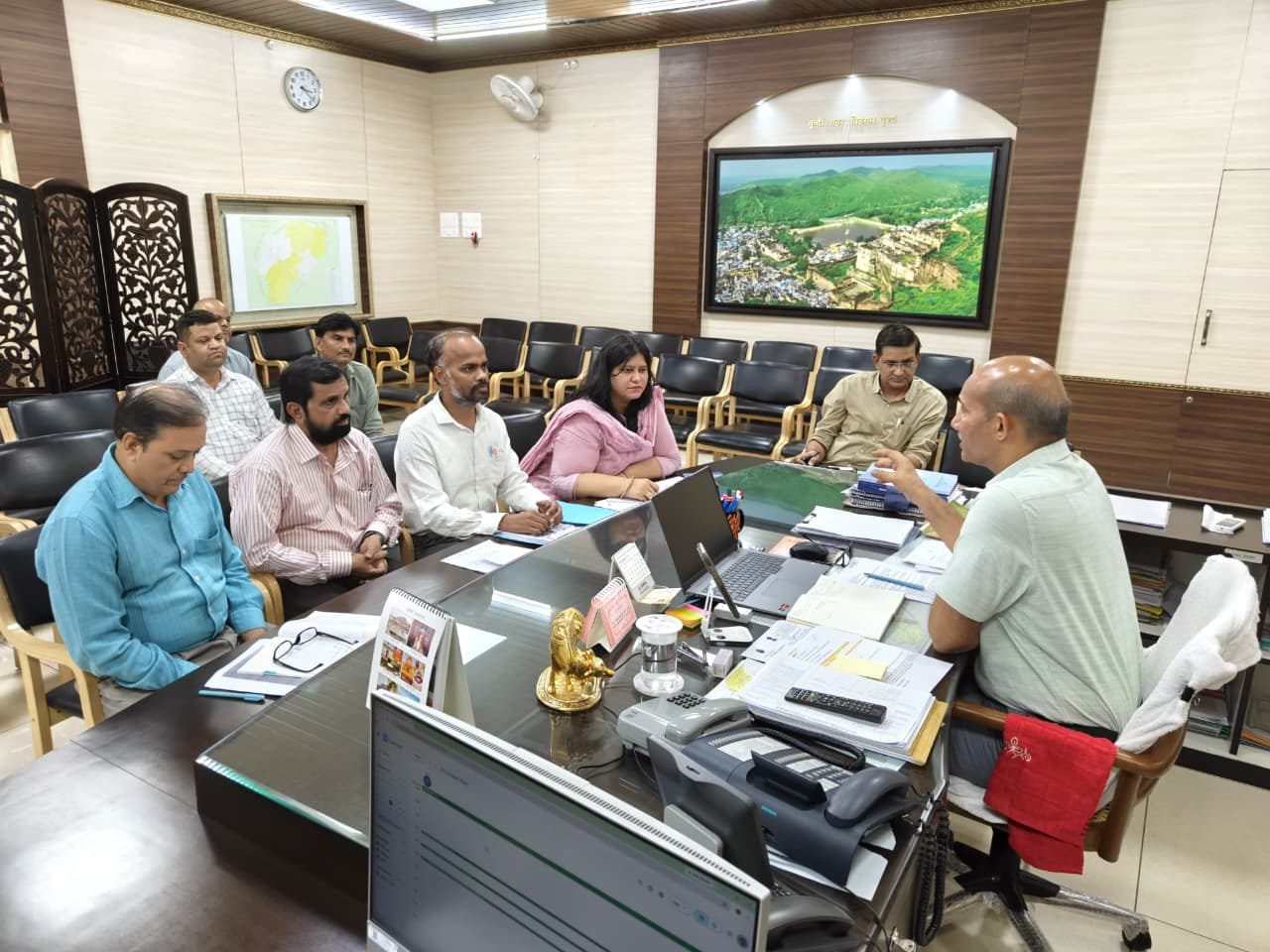 उद्योगों की मांग के अनुरूप युवाओं को मिले स्किल ट्रेनिंग, रोजगार के लिए हरसंभव प्रयास करें : जिला कलक्टर
