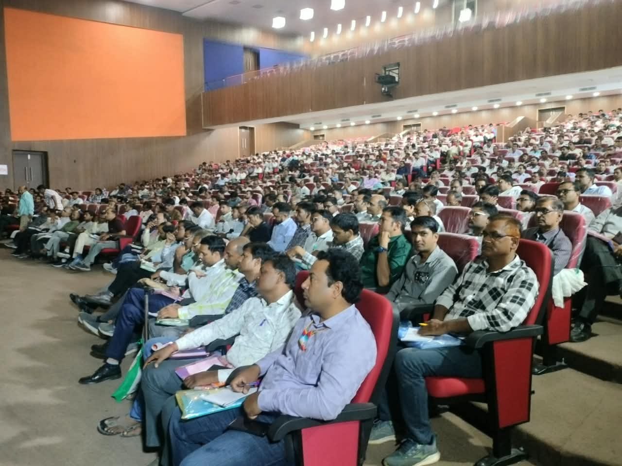मतदान दलों के प्रशिक्षण का आगाज, पहले दिन 500 अधिकारियों को सिखाई निर्वाचन प्रक्रिया
