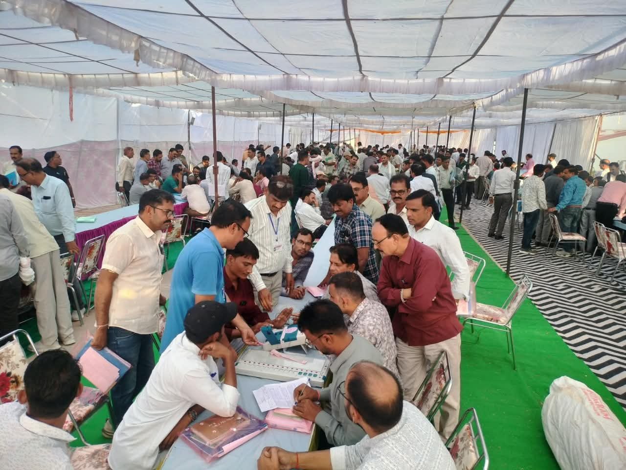 जिला परिषद-पंचायत समिति के लिए ईवीएम, पंच-सरपंच के चुनाव बैलेट पेपर से होंगे