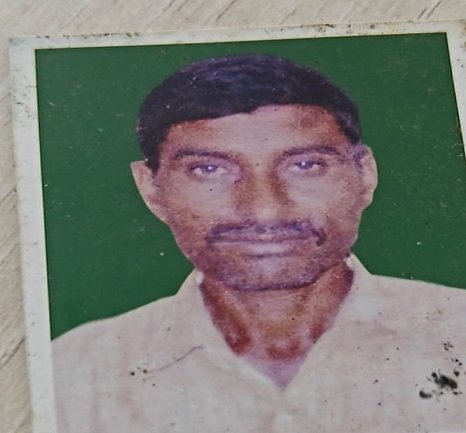गाय सामने आने से सड़क हादसा, एक व्यक्ति की मौत; थाना क्षेत्र के विवाद में पुलिस कार्रवाई पर उठे सवाल