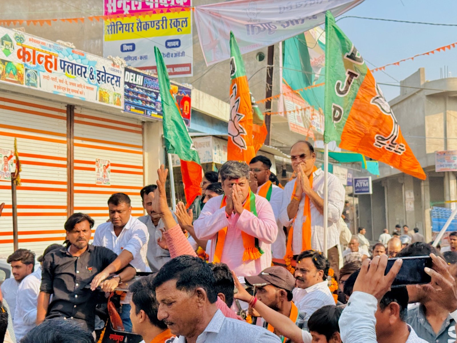 पंचायत चुनाव में भाजपा के समर्थन में सांसद दुष्यंत सिंह ने किया जनसंपर्क