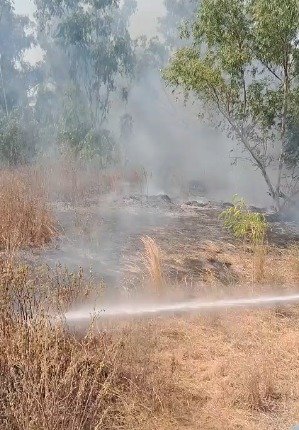 जेके अराफात फैक्ट्री में आग से मचा हड़कंप, प्रशासन-पुलिस मौके पर पहुंचे