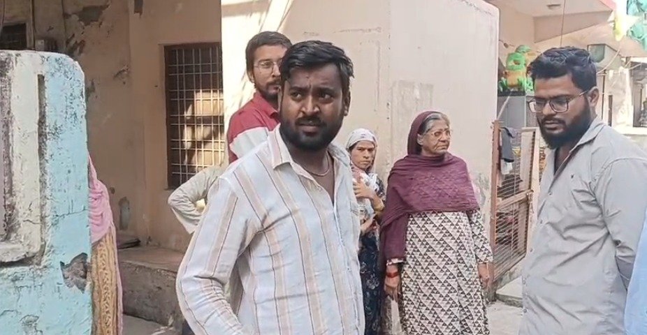 कोटा में सूने मकान से 3 लाख के जेवर पार, सरिए से टेढ़ी की अलमारी