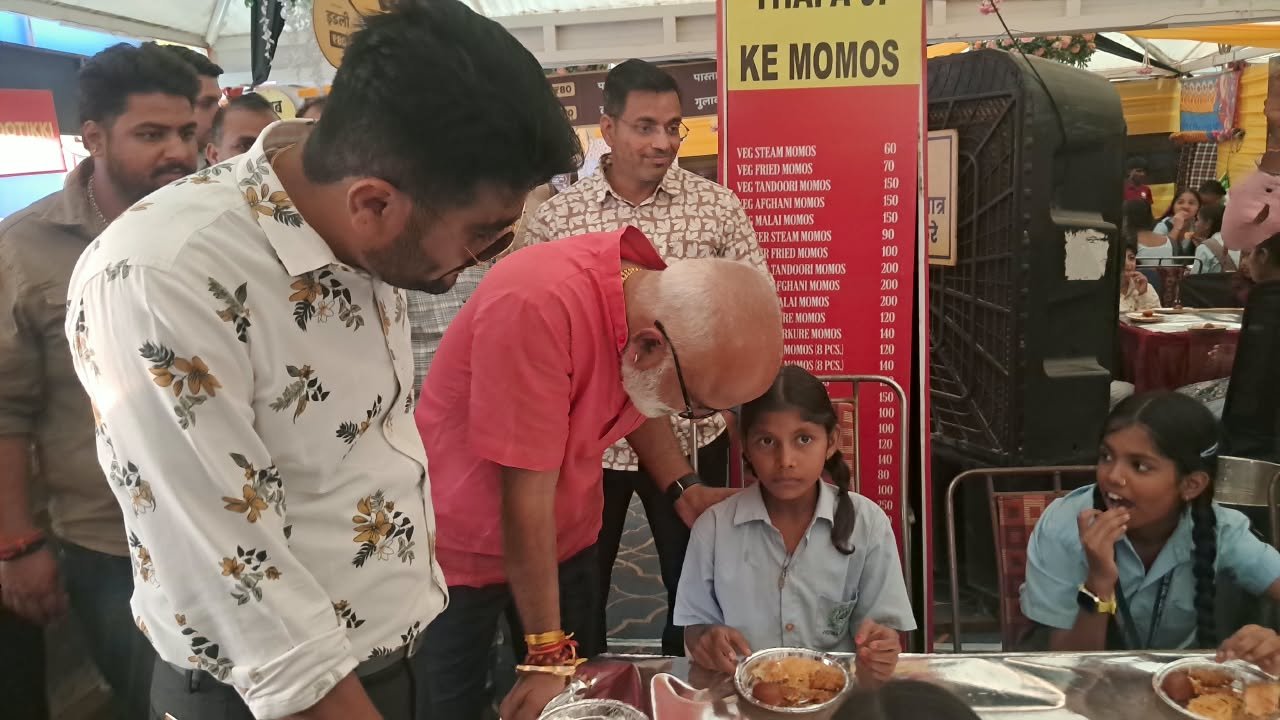 दशहरा मेले में सरकारी स्कूलों के बच्चों की मौज-मस्ती, झूलों का लिया आनंद
