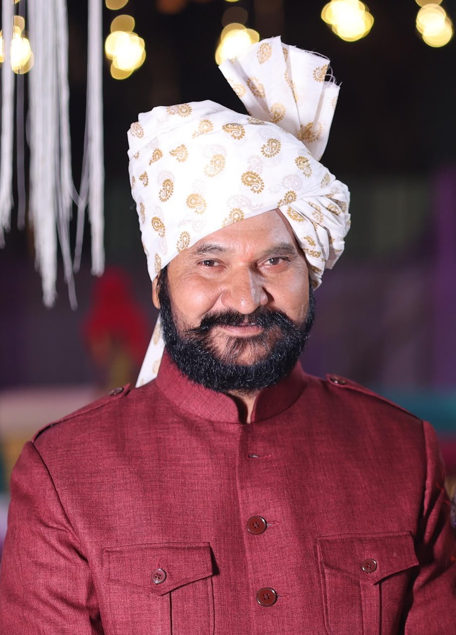 परिजनों की स्मृति में स्कूल का कायाकल्प करेंगे शिक्षक प्रकाश जायसवाल