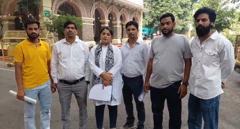 मकान निर्माण के नाम पर 50 हजार रुपए मांगने का आरोप, निगम उपायुक्त ने नकारा