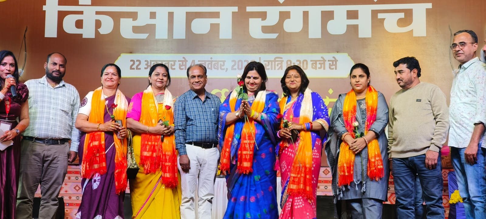 दशहरा मेले के किसान रंगमंच पर सांस्कृतिक प्रस्तुतियों के जरिए दिया स्वच्छता का संदेश