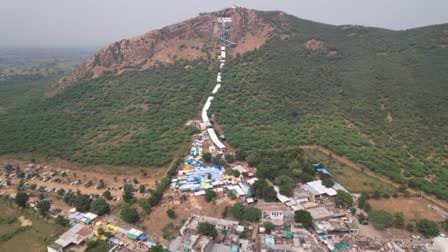 बीजासन माता मंदिर की सीढ़ियों तक पहुंचा पैंथर, श्रद्धालुओं की सुरक्षा पर सवाल