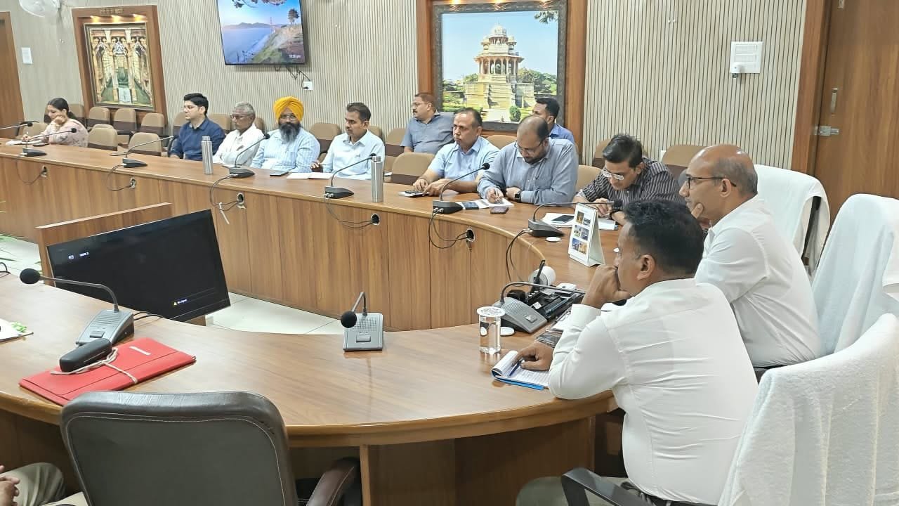 त्योहारों में गड़बड़ी की तो खैर नहीं, सोशल मीडिया पर भी रहेगी नजर