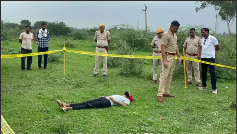 चारागाह में मिला युवक का शव, सिर में लगी थी गोली; हाथ में मिली लोडेड पिस्टल